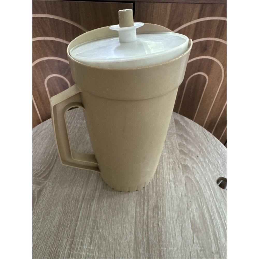 Tupperware Beige Plastic Pitcher with Lid 800 2 Quart